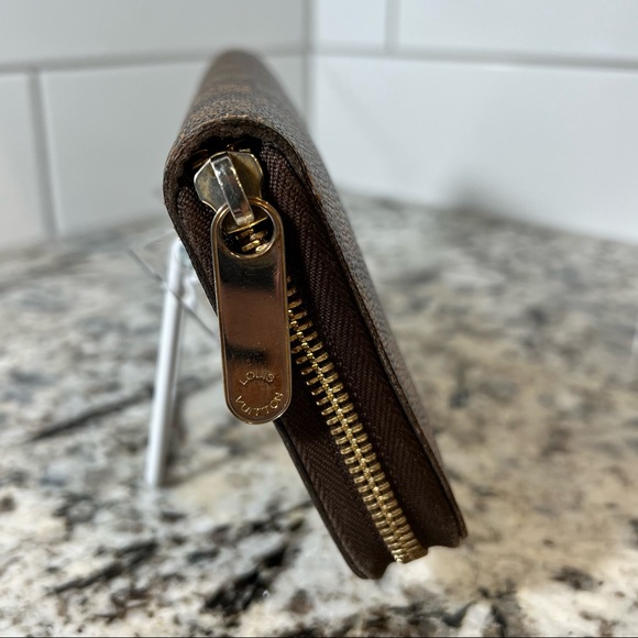 Authentic Louis Vuitton Zippy Wallet - Picture 3 of 8